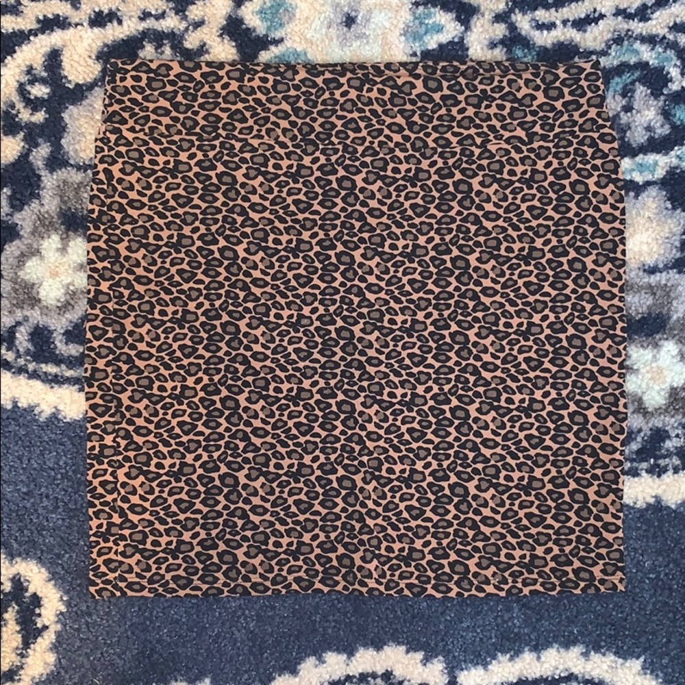 Women’s leopard print, lightweight skirt.